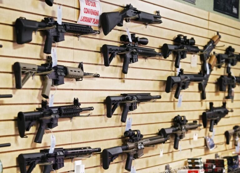 México fortalece su estrategia legal contra fabricantes y vendedores de armas