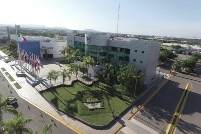 Universidad Autónoma de Sinaloa suspende clases presenciales en 8 municipios tras ola de violencia